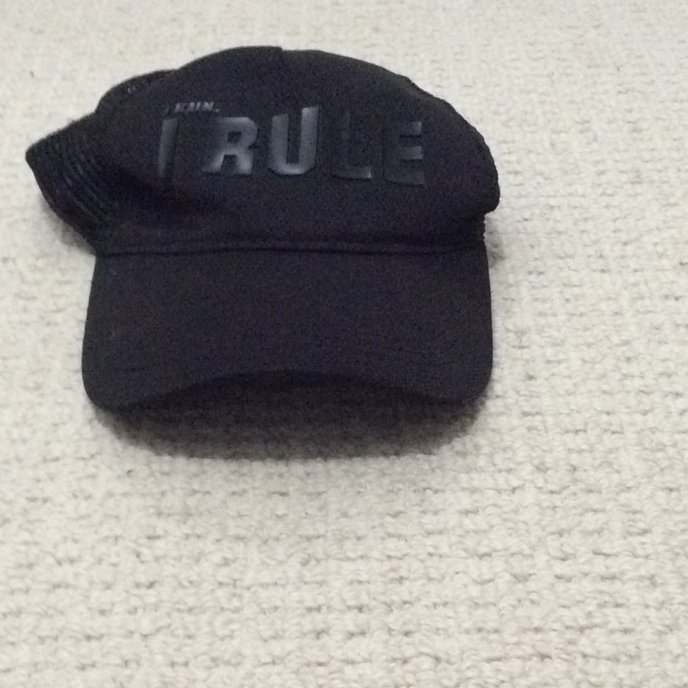 I run i rule hat adjustable strap net in the back